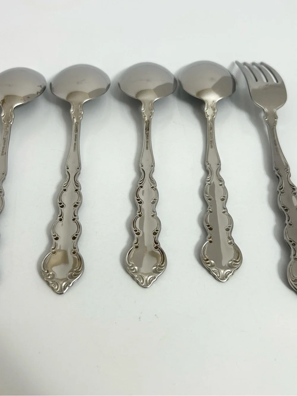 Oneida Deluxe Community Flatware Mozart set of 4 oval soup spoon & 1 Dinner Fork